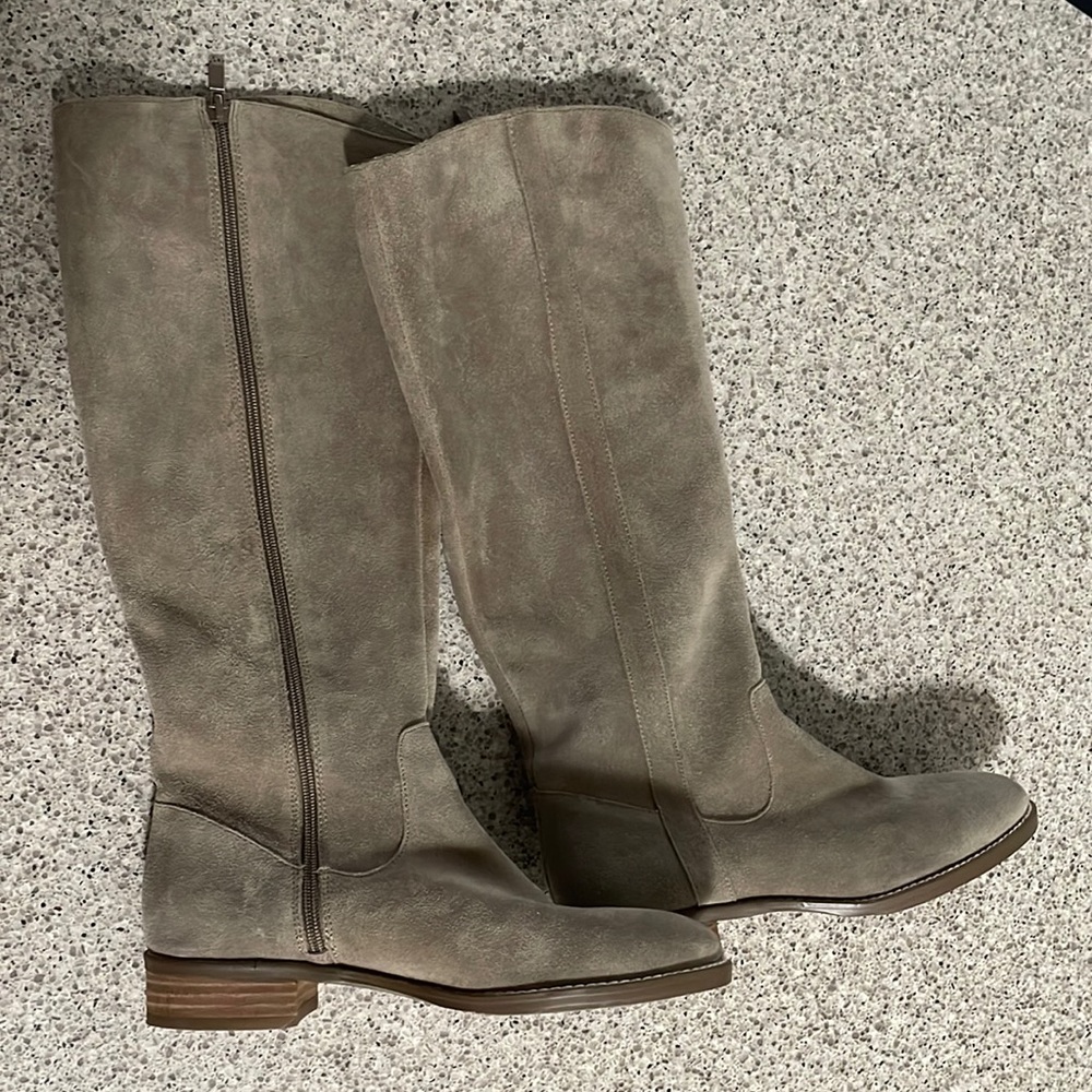 Women’s beige suede boots (size 8)